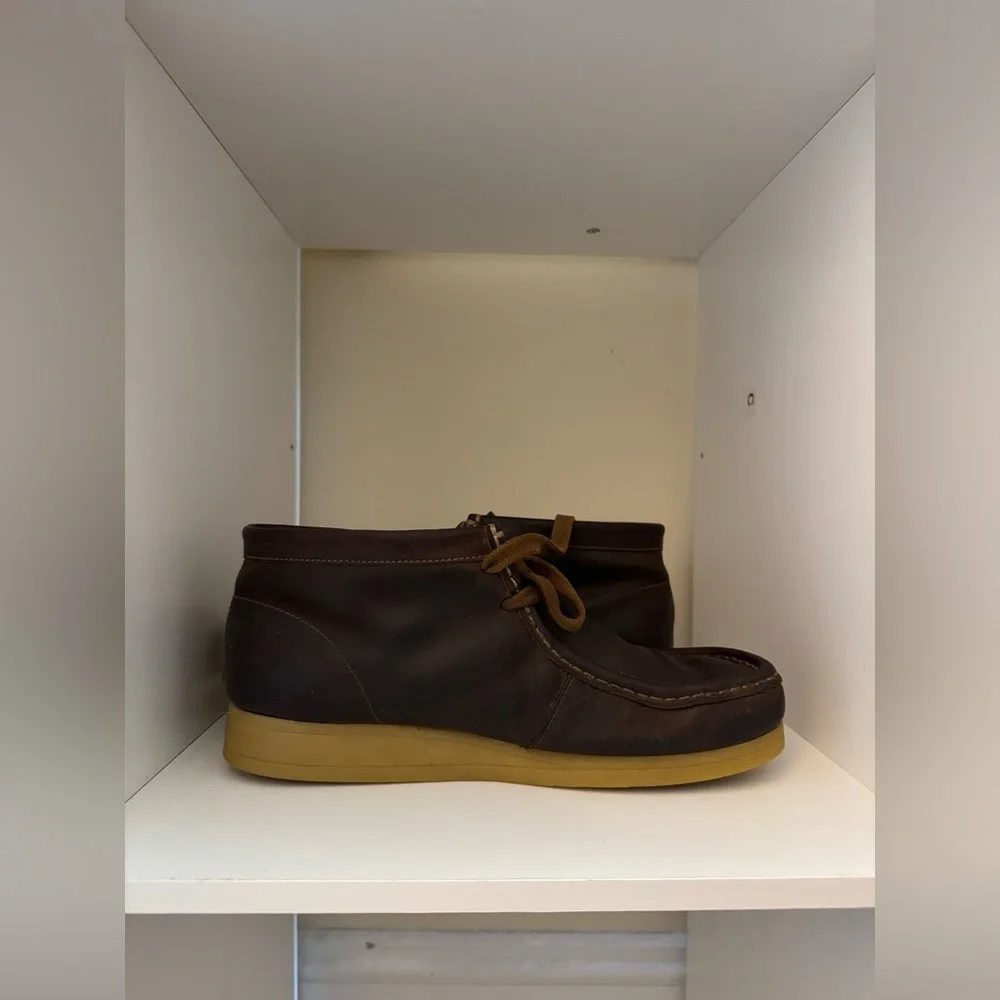 Clark’s Wallabees men’s size 9 brown tan